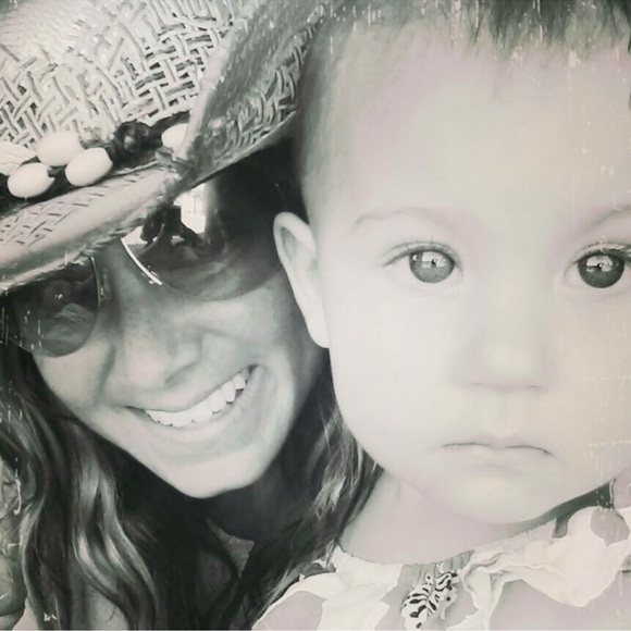 Meet your Posher, Julee - Picture 4 of 6